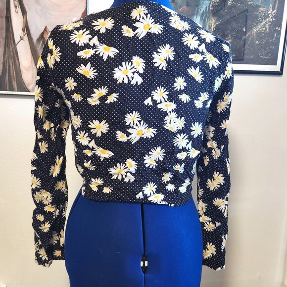 Long sleeve crop top with daisies and polka dots with waist tie - Picture 2 of 3